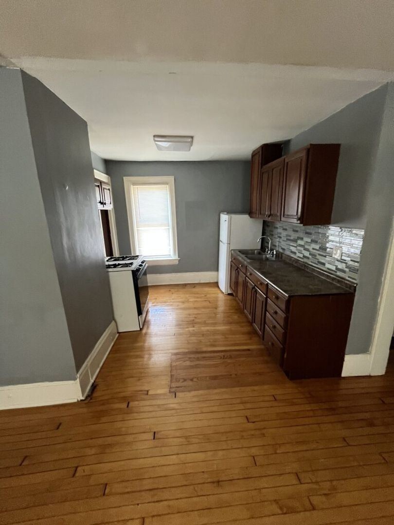 Charming 2-Bedroom Gem in the Heart of Milwaukee’s East Side