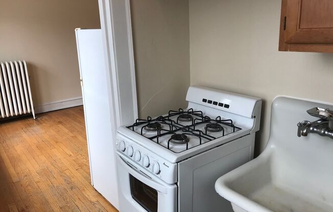 Studio, 1 bath, $820, Unit 402