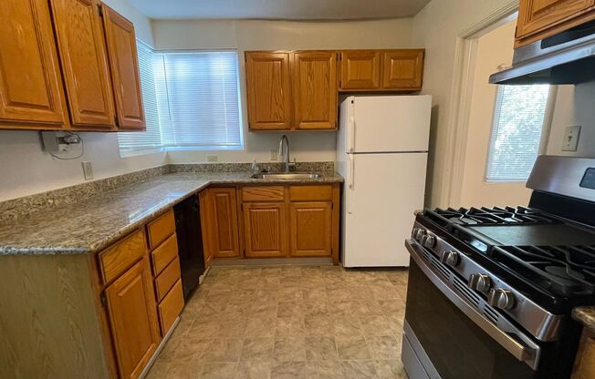 4 beds, 1 bath, $4,350