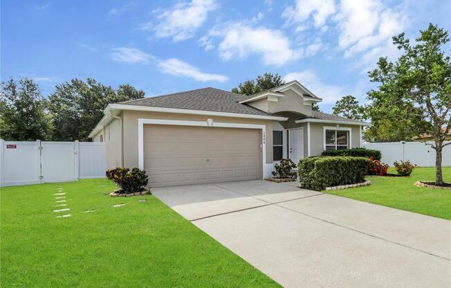 1304 CEDAR ROCK PL