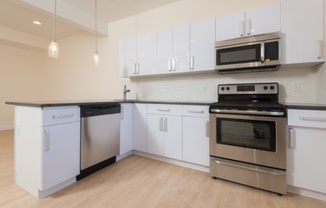 2 beds, 2 baths, $1,650, Unit C