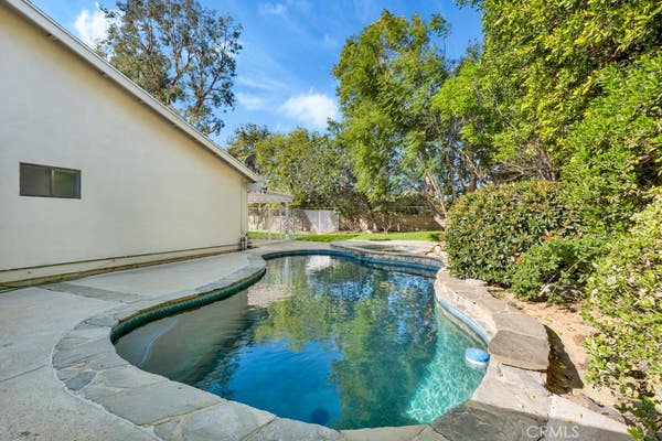 9201 PASO ROBLES AVE