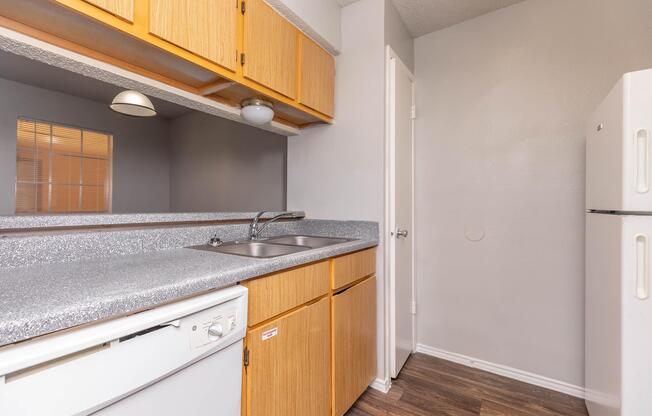 1 bed, 1 bath, 616 sqft, $890