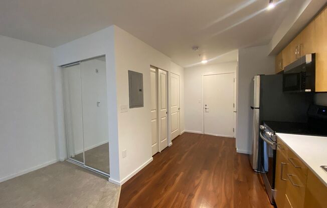 Studio, 1 bath, 185 sqft, $1,850, Unit 1401-A