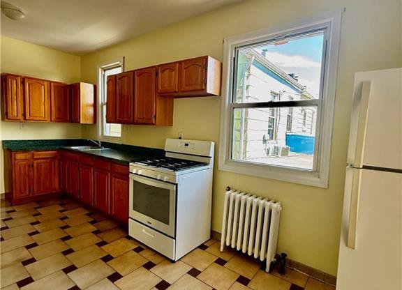 125 BAY 17 ST