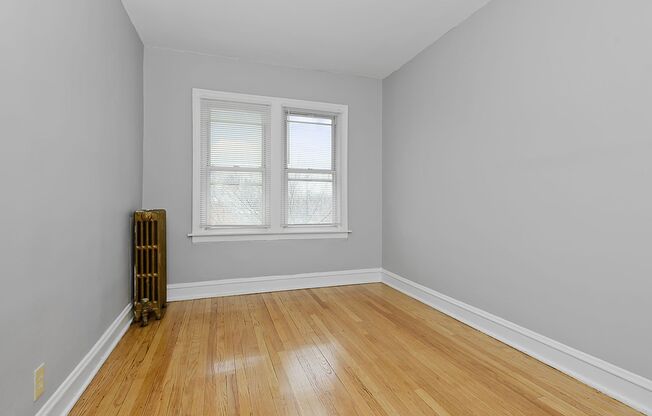 2 beds, 1 bath, $1,800, Unit 953-3