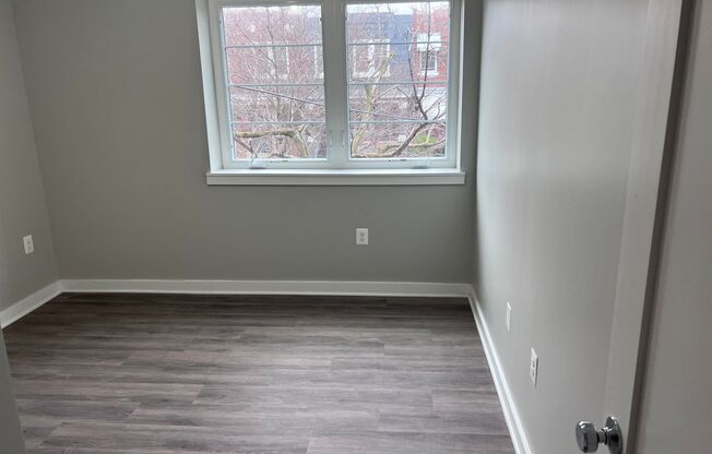 2 beds, 1 bath, 701 sqft, $2,400, Unit 622 Girard St Unit 201