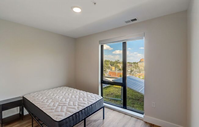 1 bed, 1 bath, 220 sqft, $1,300