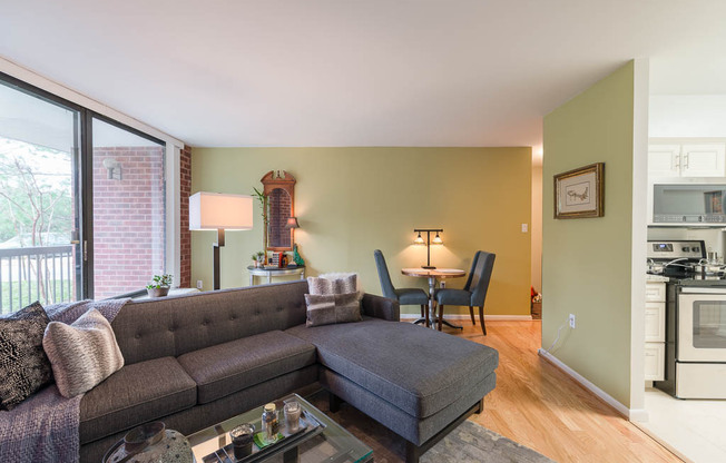 1318 22 ST NW