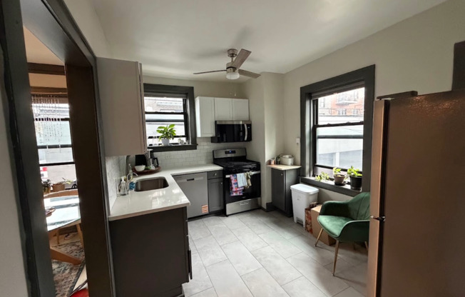 2 beds, 1 bath, 916 sqft, $2,190, Unit 2844-1N