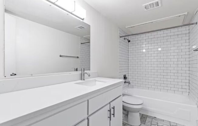 1 bed, 1 bath, 690 sqft, $999, Unit 219