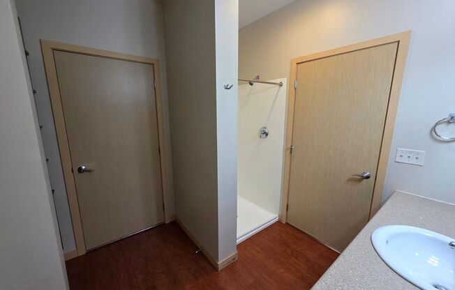 1 bed, 1 bath, 735 sqft, $1,175, Unit 209