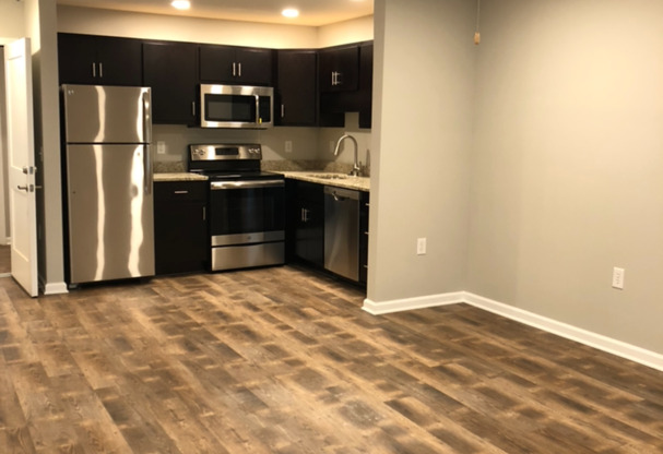 2 beds, 1 bath, 1,000 sqft, $1,025, Unit B 105