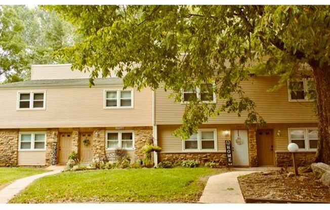 2 beds, 1.5 baths, 928 sqft, $1,050, Unit Unit 202