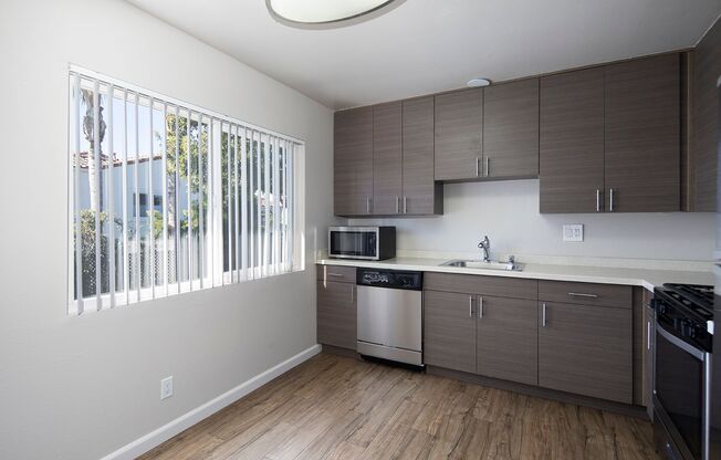 2 beds, 1 bath, 854 sqft, $2,895, Unit 07-02