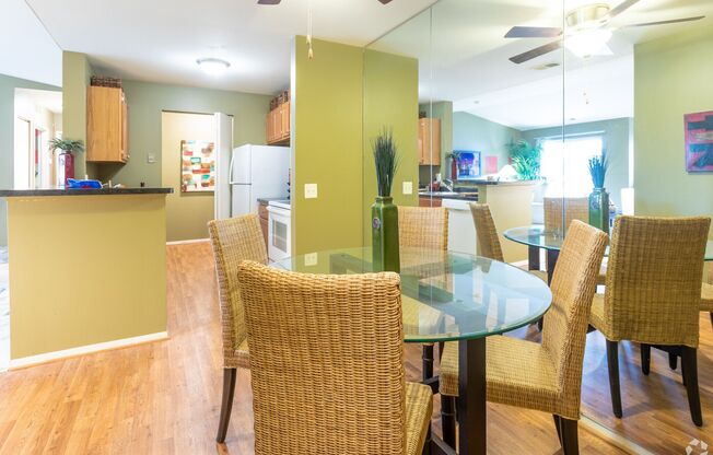 2 BR, 2 BA - 1050 SF