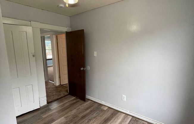 3 beds, 1 bath, $950, Unit 1