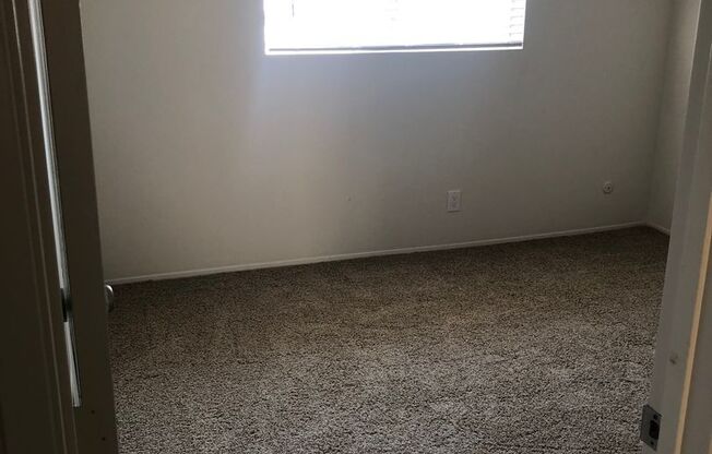 2 beds, 1 bath, $3,200