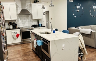 2 beds, 2.5 baths, 989 sqft, $3,400, Unit 6