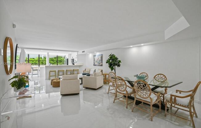 6423 Collins Ave