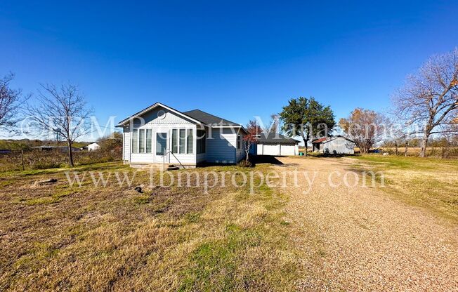 1900 Creechville Rd- Cozy 4 Bedroom, 1 Bathroom Home in Ennis, TX!