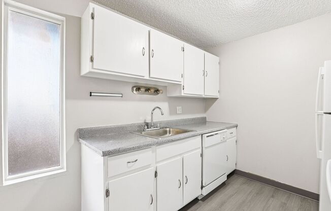 2 beds, 1 bath, 832 sqft, $1,479, Unit 4-40