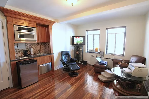 5 TUDOR CITY PL