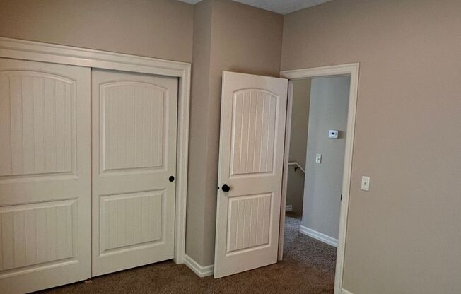 2 beds, 1 bath, 1,100 sqft, $1,695, Unit 615 - Unit 201 Duplex B1100