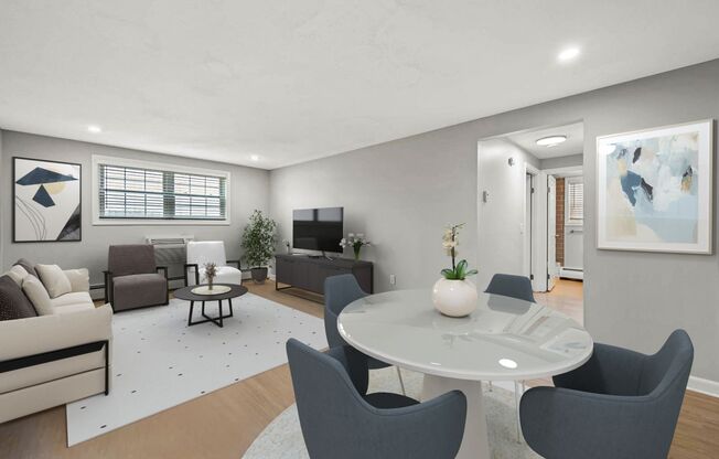 2 beds, 1 bath, 920 sqft, $2,100