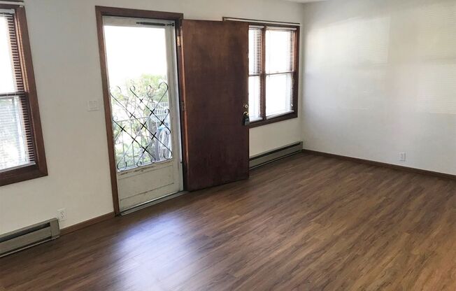 South Campus studio unit in triplex with private fenced yard at E. 22nd & Hilyard - available July 19, 2024