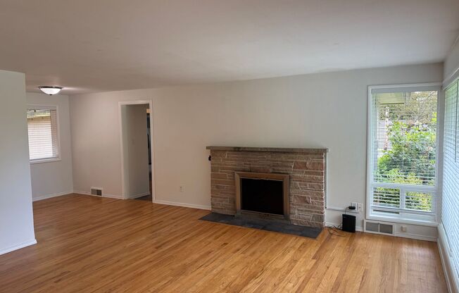 3 Bedroom + 1.5 Bath +Family Room Kirkland $3100 per Month