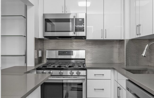 125 10 QUEENS BLVD