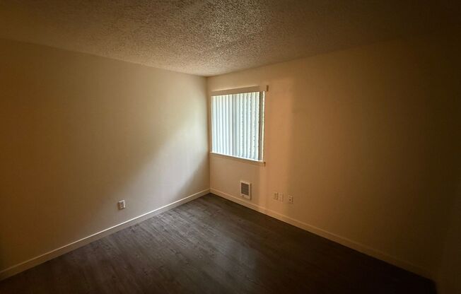 2 beds, 1 bath, 825 sqft, $1,245, Unit 233