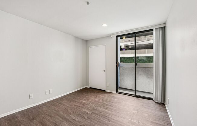 2 beds, 2 baths, 850 sqft, $2,798, Unit 415