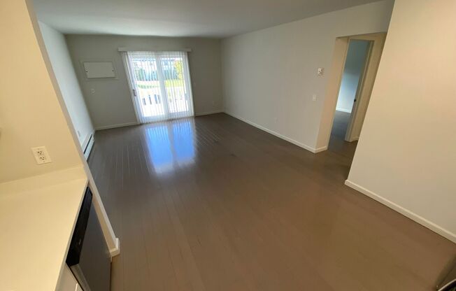 1 bed, 1 bath, 566 sqft, $2,375, Unit B4