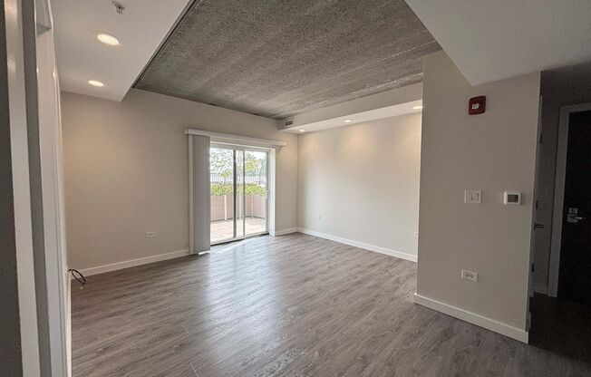 2 beds, 1 bath, 826 sqft, $2,500, Unit 410