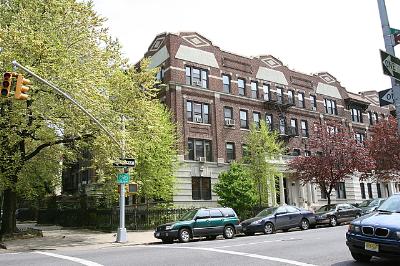 305 8 AVE