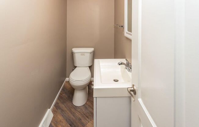 2 beds, 1.5 baths, 1,100 sqft, $1,355, Unit 40-1740