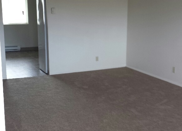 2 beds, 1 bath, 850 sqft, $1,395, Unit BEN 11 R