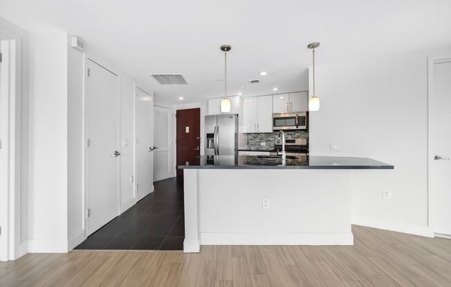 2 beds, 2 baths, 1,250 sqft, $3,800, Unit 712