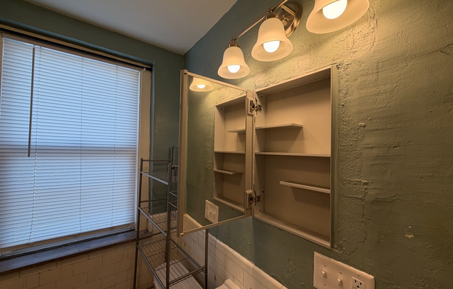 Studio, 1 bath, 450 sqft, $945, Unit 309