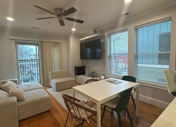 1 bed, 1 bath, 1,000 sqft, $2,200, Unit 303