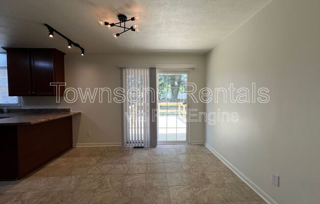 1319 CAMELOT DR