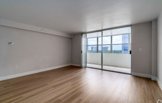 1 bed, 1 bath, 770 sqft, $1,400, Unit 601 (PR)