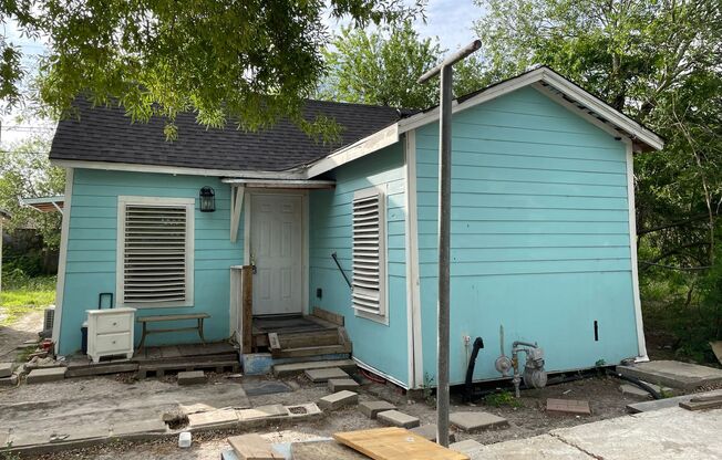 2/1 immediate move-in-all bills paid