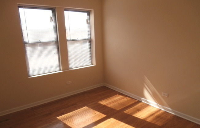 2 beds, 1 bath, $1,800, Unit 4751 #1W