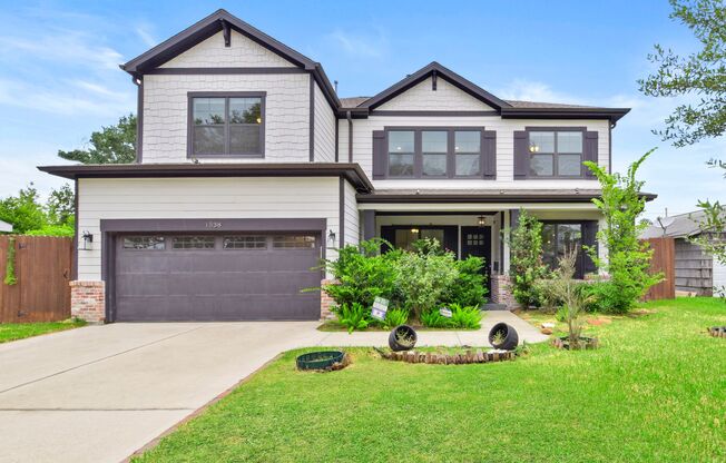 Timeless Elegance in Oak Forest: A Stylish Blend of Tradition and Modernity Awaits in This Charming Home!