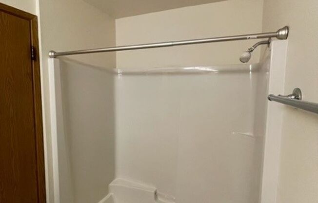 (1K) Kristine Apartments