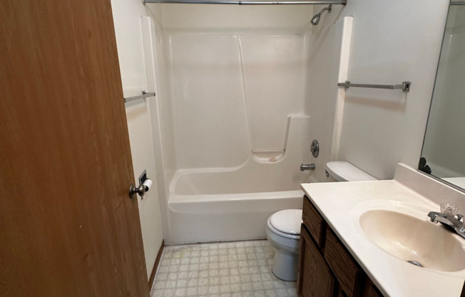 4 beds, 1 bath, $1,600