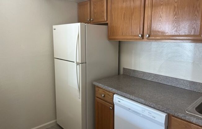 2 beds, 1 bath, 900 sqft, $1,425, Unit 716